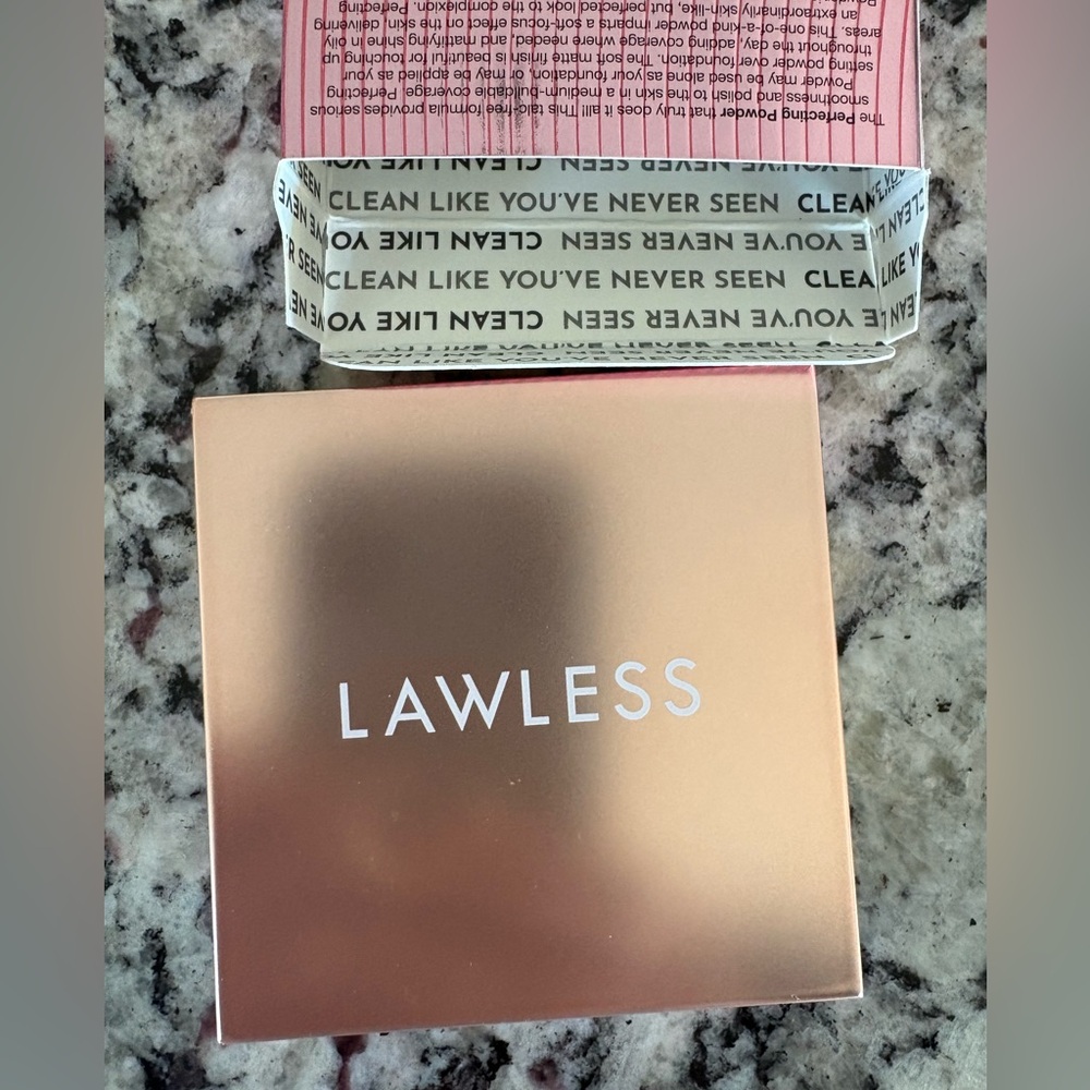 NWT LAWLESS Skin-Smoothing Perfecting Powder Foundation MED-LIGHT at HALF OFF - Picture 3 of 7